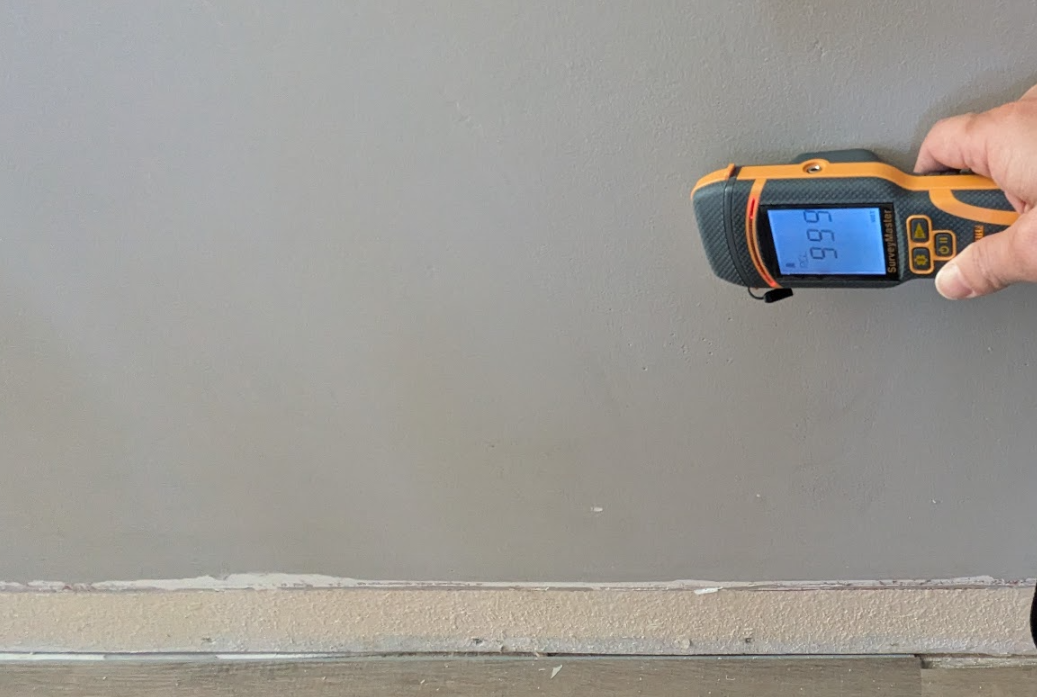 Mold inspection in Santa Clarita, Los Angeles home.  Moisture content (MC) testing. Mold testing.